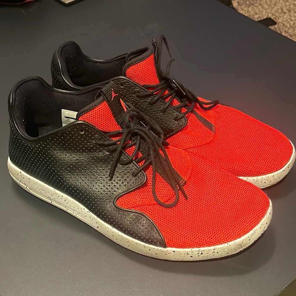 Air Jordan Eclipse in Univers Red / Black